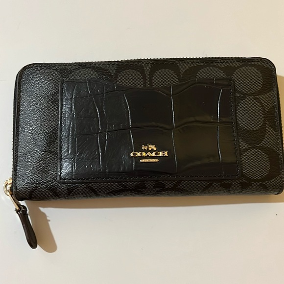 COACH HORSE AND CARRIAGE LONG ZIP AROUND WALLET IN SIGNATURE CANVAS - Picture 1 of 5